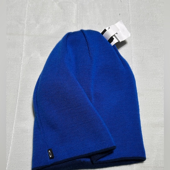 Oakley Performance Fit Blue Knit Hat - Picture 3 of 5